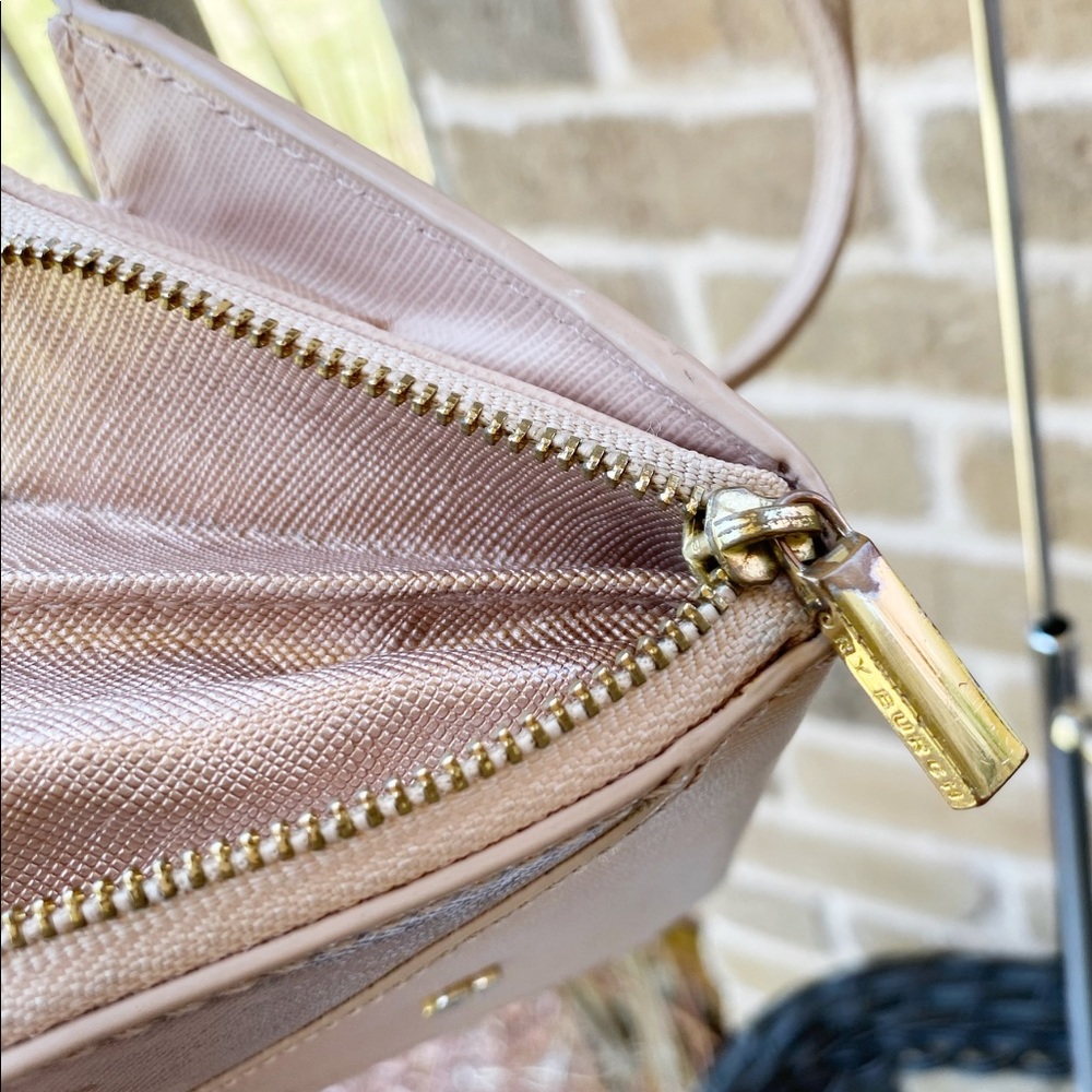 Tory Burch rose gold wristlet wallet - Picture 6 of 6